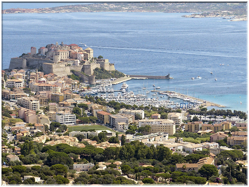 8979 Calvi_La Citadelle et son port.jpg