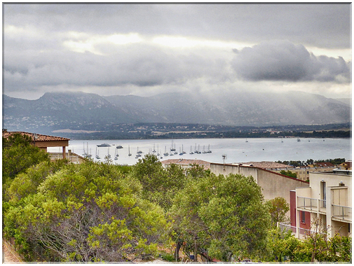 8980 Calvi_Plafond bas sur le golfe au petit matin.jpg