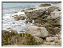 8983 Corbora_Les rochers entre deux plages de sable.jpg