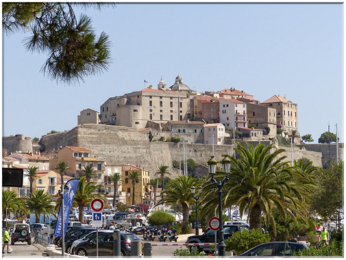 8985 Calvi_La Citadelle vue de l'entrée du port.jpg