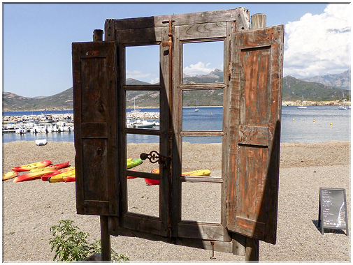 8992 Galéria_Une fenêtre sur plage.jpg