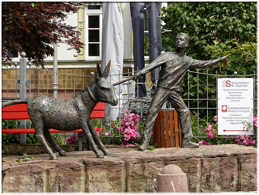 9004 Zell am Harmersbach_Un bronze de l'âne et son acquéreur.jpg