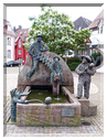 9014 Zell am Harmersbach_Le Narrenbrunnen ou fontaine aux fous.jpg