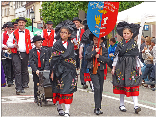 9031 Wissembourg-Groupe folklorique du Pays de Hanau.JPG