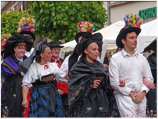 9032 Wissembourg-Groupe folklorique Barberousse.JPG