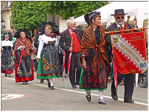 9033 Wissembourg-Groupe folklorique de Hoenheim.JPG