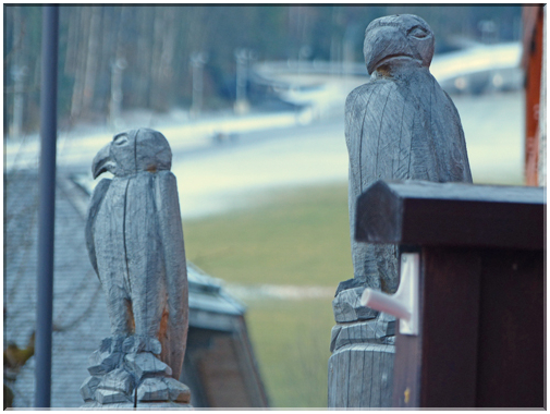 9052  Koenigssee_Des poteaux sculptés.JPG