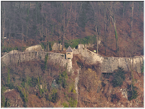 9072  Salzbourg_La muraille défensive érigée lors de la guerre de 30 ans.JPG