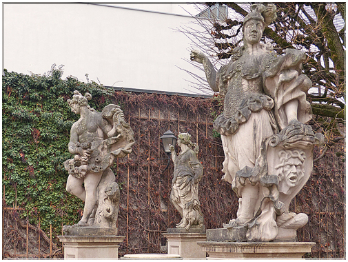 9084  Salzbourg_Et encore d'autres statues du parc.JPG