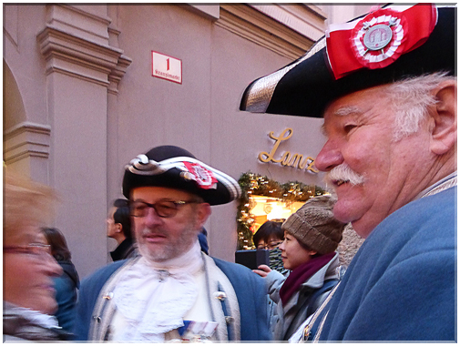 9105  Salzbourg_Les serveurs du canon.JPG