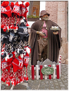 9121  Rattenberg_La tenue parfaite du mineur d'argent d'autrefois.JPG