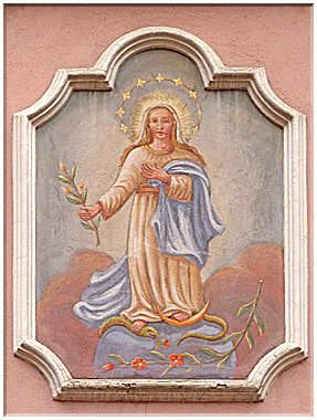 9122  Rattenberg_Une image religieuse en façade.JPG