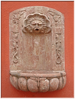 9137  Rattenberg_Une fontaine murale.JPG