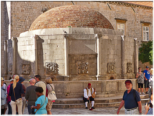 9156 Dubrovnik_La grande fontaine d'Onofrio.jpg