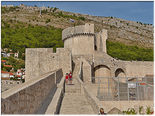 9175 Dubrovnik_D'épaisses murailles pour la défense terrestre.jpg