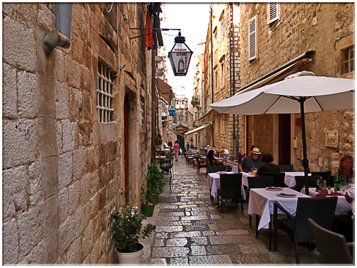 9176 Dubrovnik_La ruelle Prijeko et ses petits restaurants.jpg