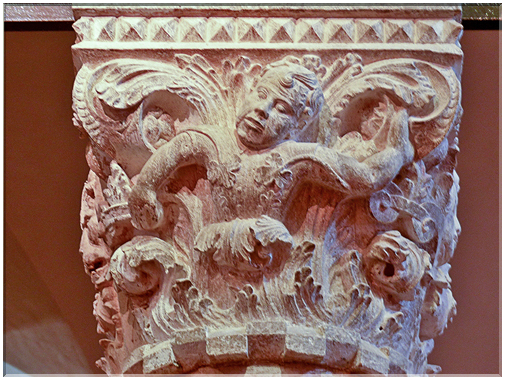 9205 Korcula_Cathédrale Saint-Marc-Chapiteau sculpté 2.jpg
