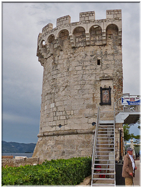 9212 Korcula_La tour semi-cylindrique Kanavelic 1.jpg