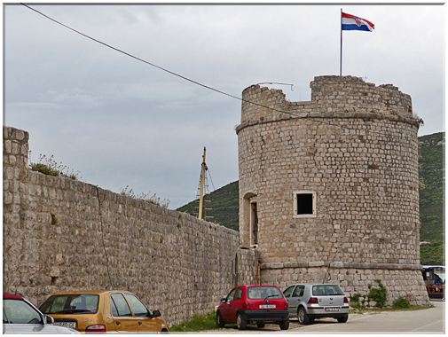 9219 Petit Ston_La capitainerie du port.jpg