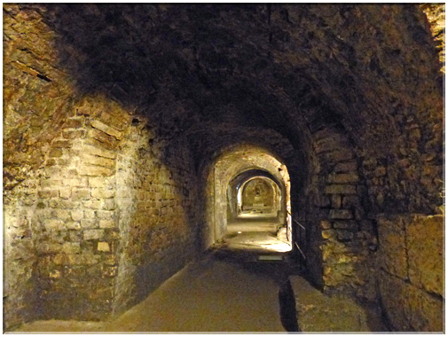 9226 Arles_Les cryptoportiques (forum souterain).JPG