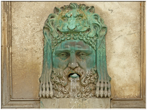 9228 Arles_Place de la République - Un des mascarons de la fontaine.JPG