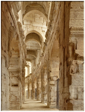 9232 Arles_Un couloir de l'amphithéâtre.JPG