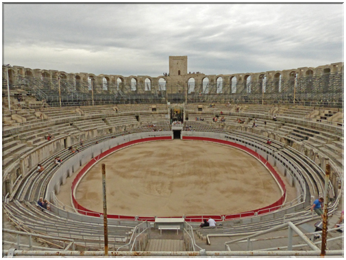 9237 Arles_L'arène de l'amphithéâtre.JPG