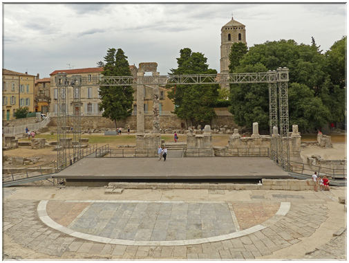 9241 Arles_La scène du théâtre antique.JPG