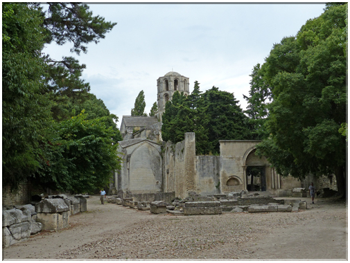 9244 Arles_L'église Saint-Honorat des Alyscamps.JPG