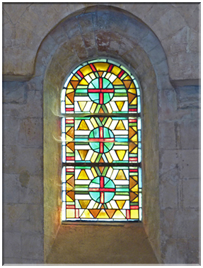 9246 Arles_Un autre vitrail de l'église Saint-Honorat aux Alyscamps.JPG