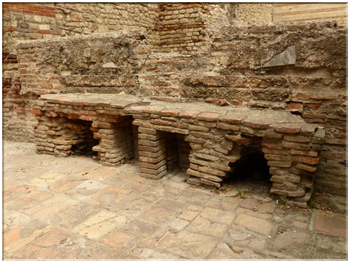 9250 Arles_L'hypocauste (chauffage par le sol) des thermes de Constantin.JPG
