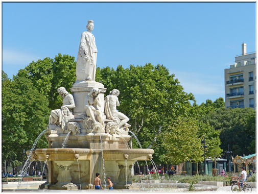 9253 Nîmes_La fontaine Pradier.JPG