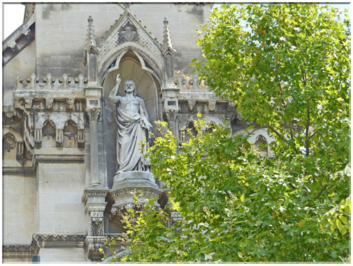 9255 Nîmes_Le Christ de l'église Saint-Perpétue.JPG