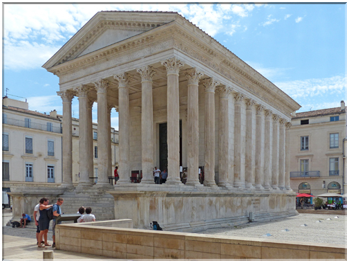 9267 Nîmes_La Maison Carrée.JPG