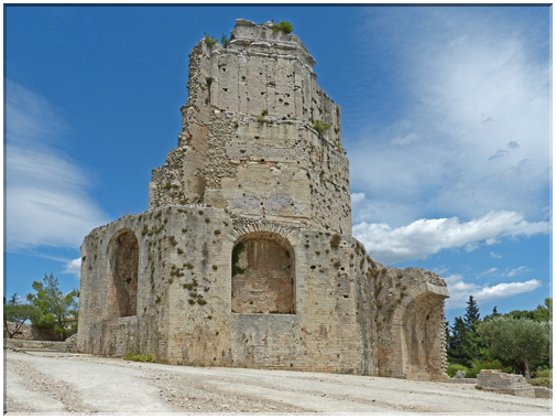 9273 Nîmes_La Tour Magne.JPG