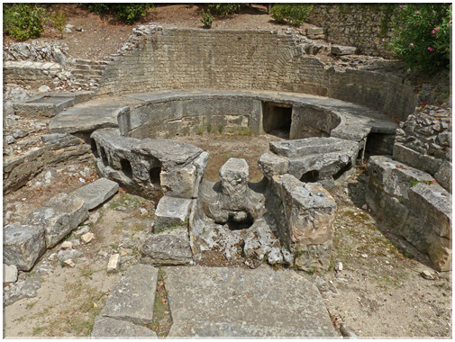 9274 Nîmes_Le castellum divisorium ou point d'arrivée de l'aqueduc.JPG