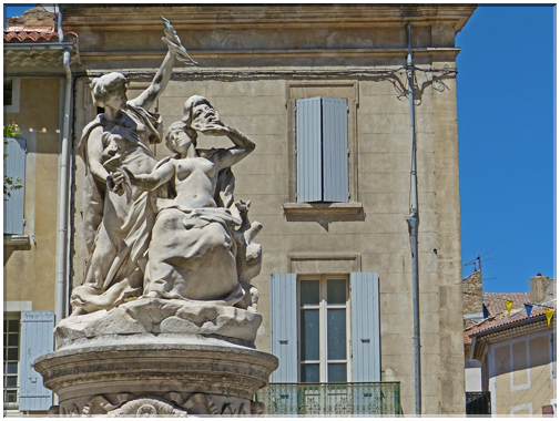 9277 Orange_La statue de la place des Frères Mounet.JPG