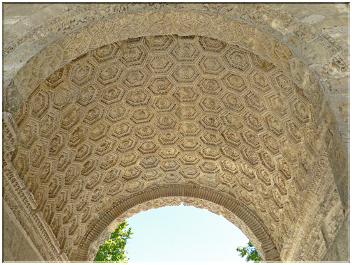 9286 Orange_La voute centrale de l'Arc de Triomphe.JPG