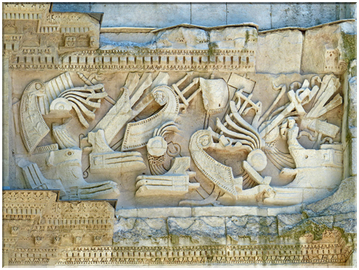 9289 Orange_Bas-relief en haut à gauche sur la face nord .JPG