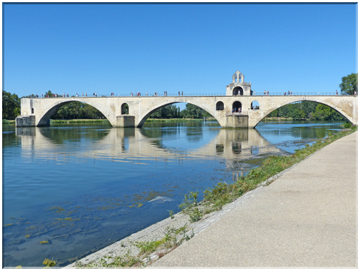 9290 Avignon_Le pont Saint-Bénezet sur lequel on y danse.JPG