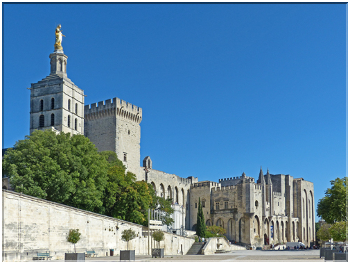 9294 Avignon_ La cathédrale et le palais des Papes.JPG