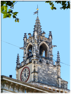 9299 Avignon-La tour de l'horloge.JPG