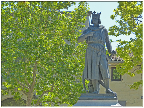 9310 Aigues-Mortes_La statue de Saint-Louis.JPG