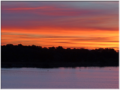 9316 Camargue_Un levé de soleil sur l'étang du Ponant.JPG