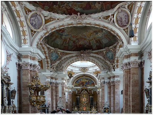 9352 Innsbruck_La nef de la cathédrale.jpg
