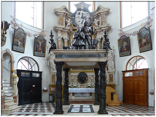 9356 Innsbruck_Le tombeau de l'archiduc Maximilien III dans la cathédrale.jpg