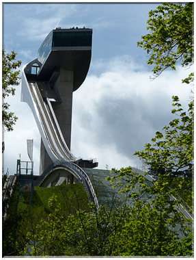 9360 Innsbruck_Le tremplin olympique du saut à ski.jpg