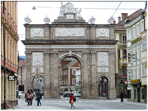 9369 Innsbruck_La face nord de la porte du triomphe ou Triumphpforte.jpg