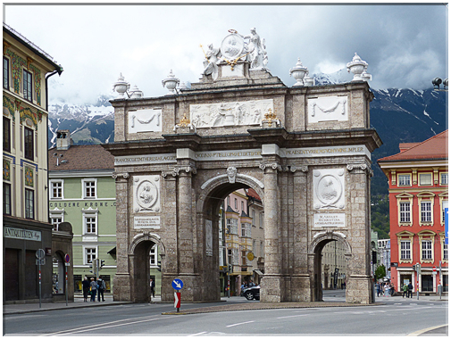 9370 Innsbruck_La face sud de la porte du triomphe ou Triumphpforte.jpg