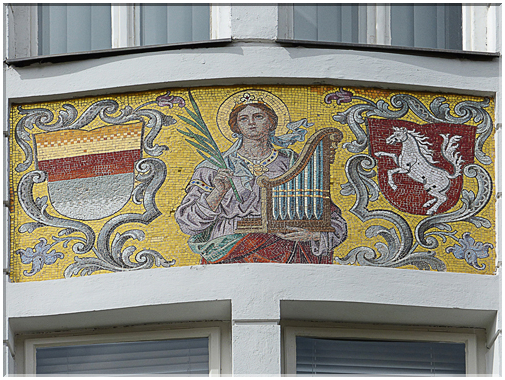 9373 Innsbruck_Un autre panneau en mosaque décorant une façade.jpg